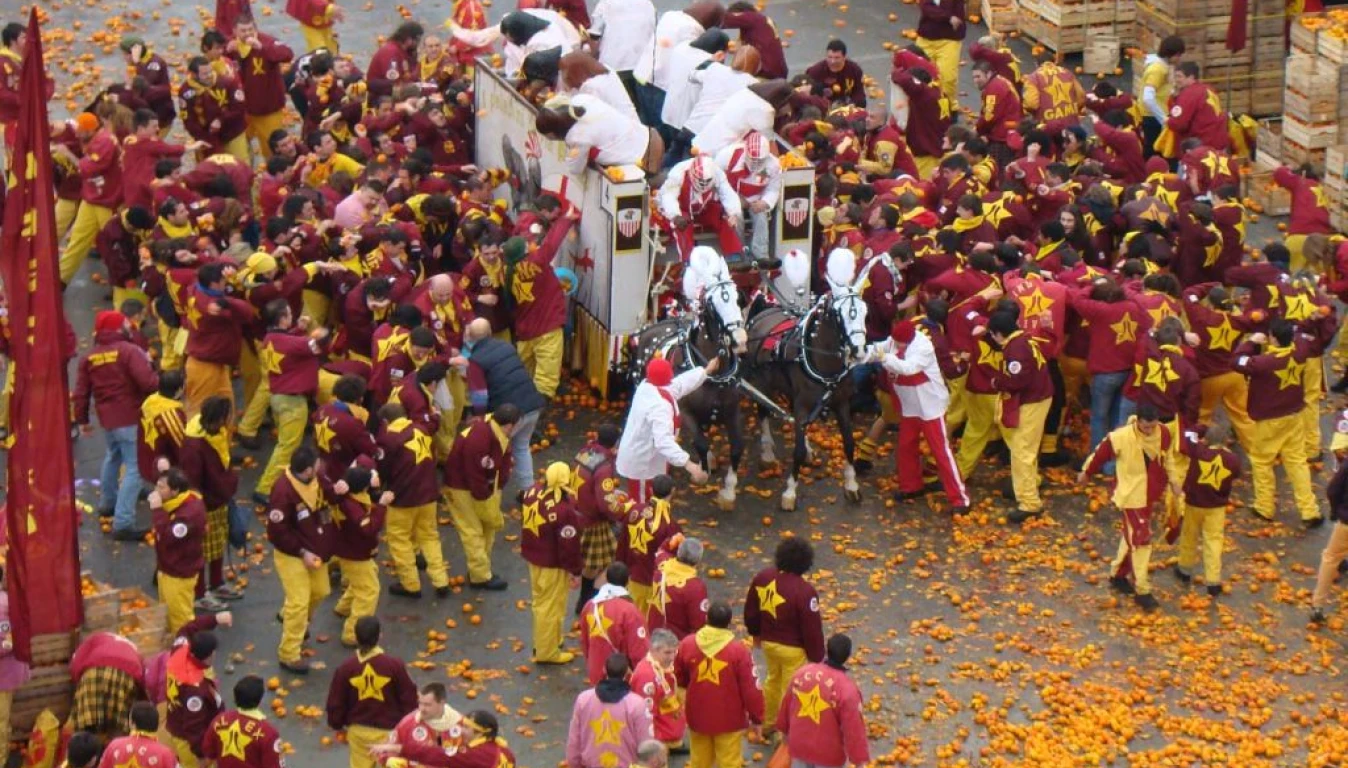 Ivrea Carnevale (Battle Of Oranges)